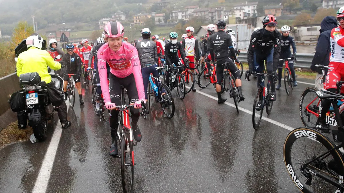 Josef Cerny thắng chặng 19 Giro dItalia 2020 - Ảnh 1. Josef Cerny thắng chặng 19 Giro dItalia 2020 - Ảnh 1.