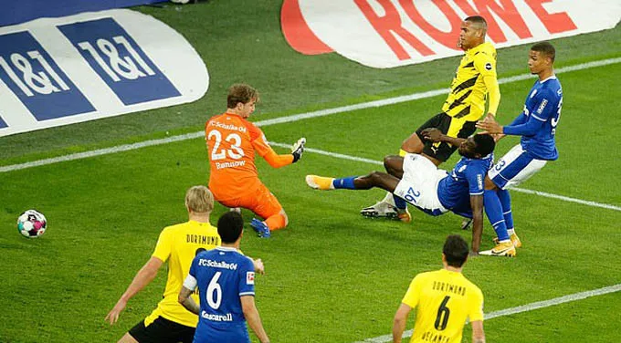Dortmund thắng áp đảo Schalke 04 ở trận derby vùng Ruhr - Ảnh 2. Dortmund thắng áp đảo Schalke 04 ở trận derby vùng Ruhr - Ảnh 2.