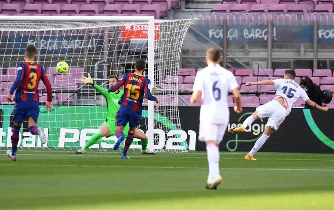 Barcelona 1-3 Real Madrid: El Clasico đầy kịch tính (Vòng 7 La Liga 2020/21) - Ảnh 1. Barcelona 1-3 Real Madrid: El Clasico đầy kịch tính (Vòng 7 La Liga 2020/21) - Ảnh 1.