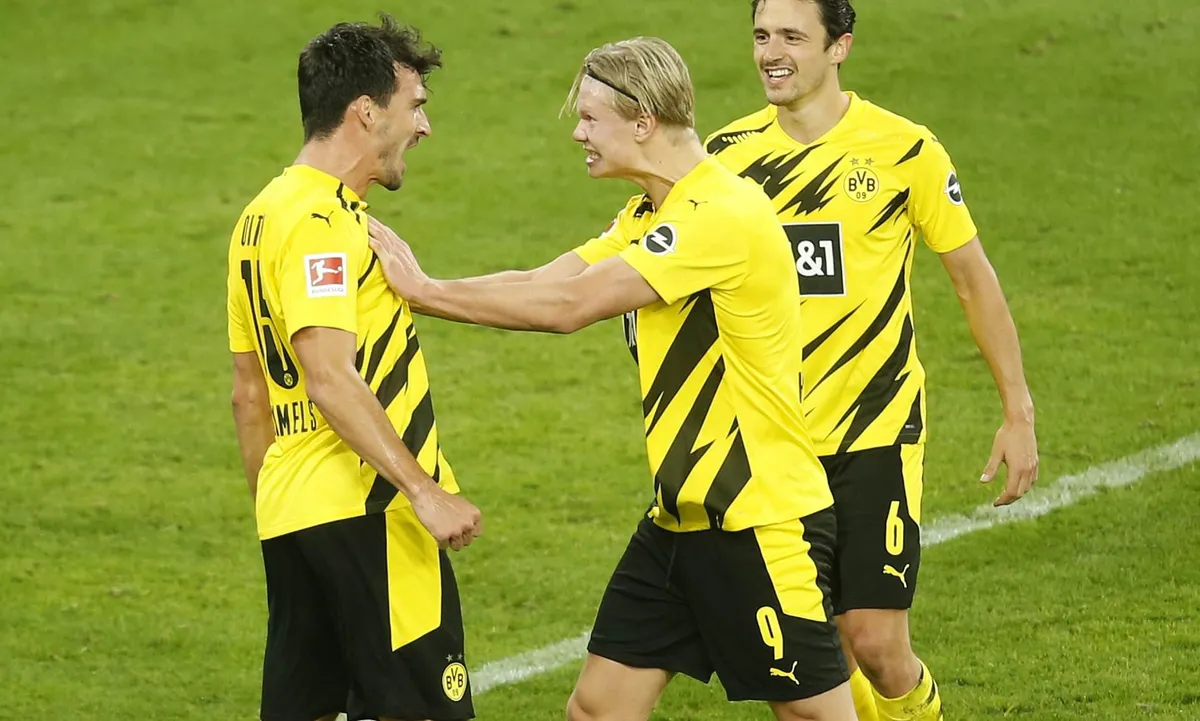 Dortmund thắng áp đảo Schalke 04 ở trận derby vùng Ruhr - Ảnh 3. Dortmund thắng áp đảo Schalke 04 ở trận derby vùng Ruhr - Ảnh 3.