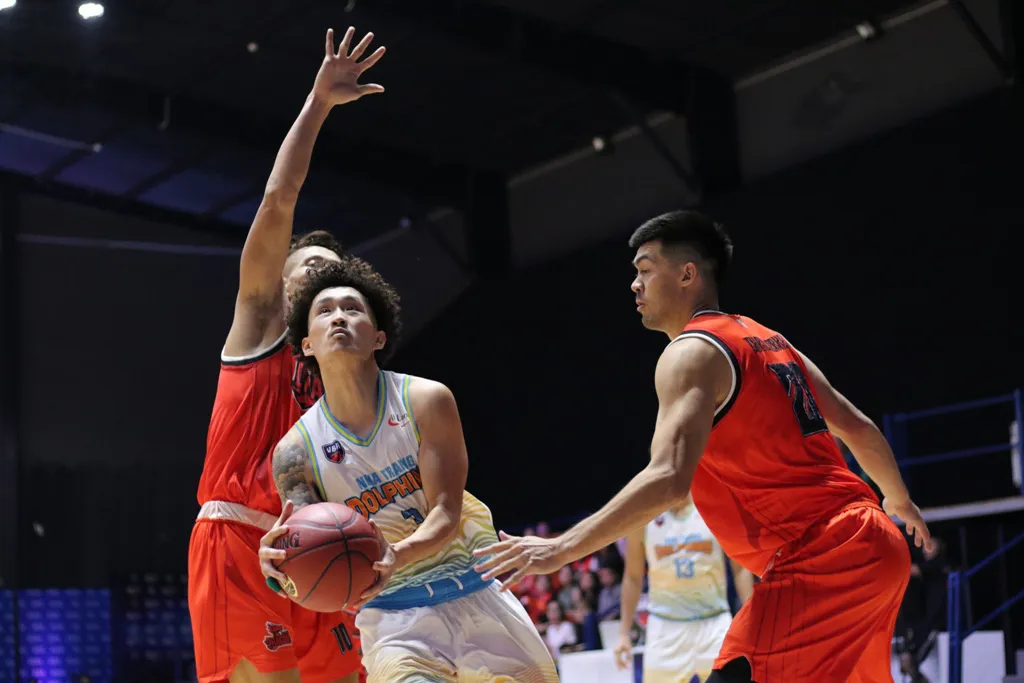 VBA 2020 - game 14: Chiến thắng cho Nha Trang Dolphins từ cuộc đua thể lực - Ảnh 2. VBA 2020 - game 14: Chiến thắng cho Nha Trang Dolphins từ cuộc đua thể lực - Ảnh 2.