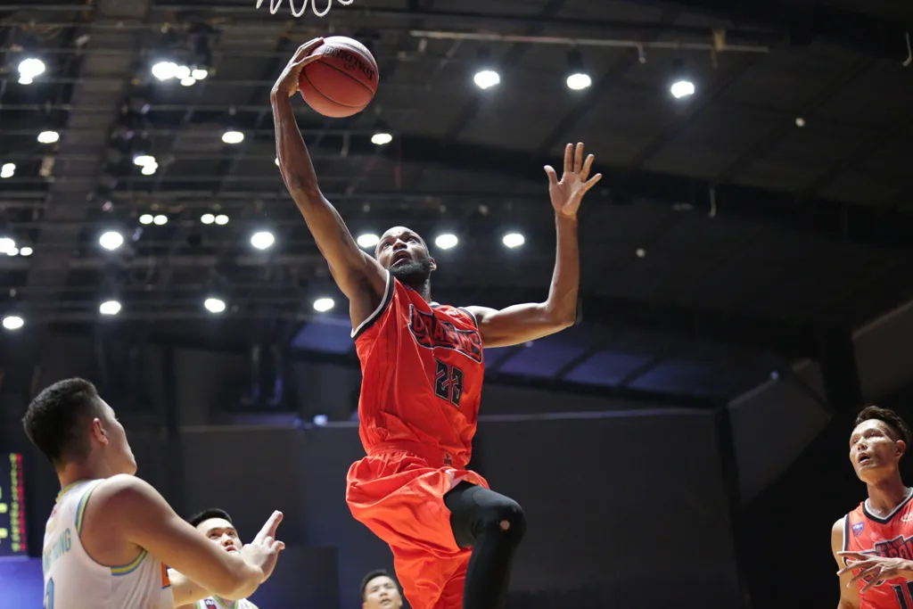 VBA 2020 - game 14: Chiến thắng cho Nha Trang Dolphins từ cuộc đua thể lực - Ảnh 1. VBA 2020 - game 14: Chiến thắng cho Nha Trang Dolphins từ cuộc đua thể lực - Ảnh 1.