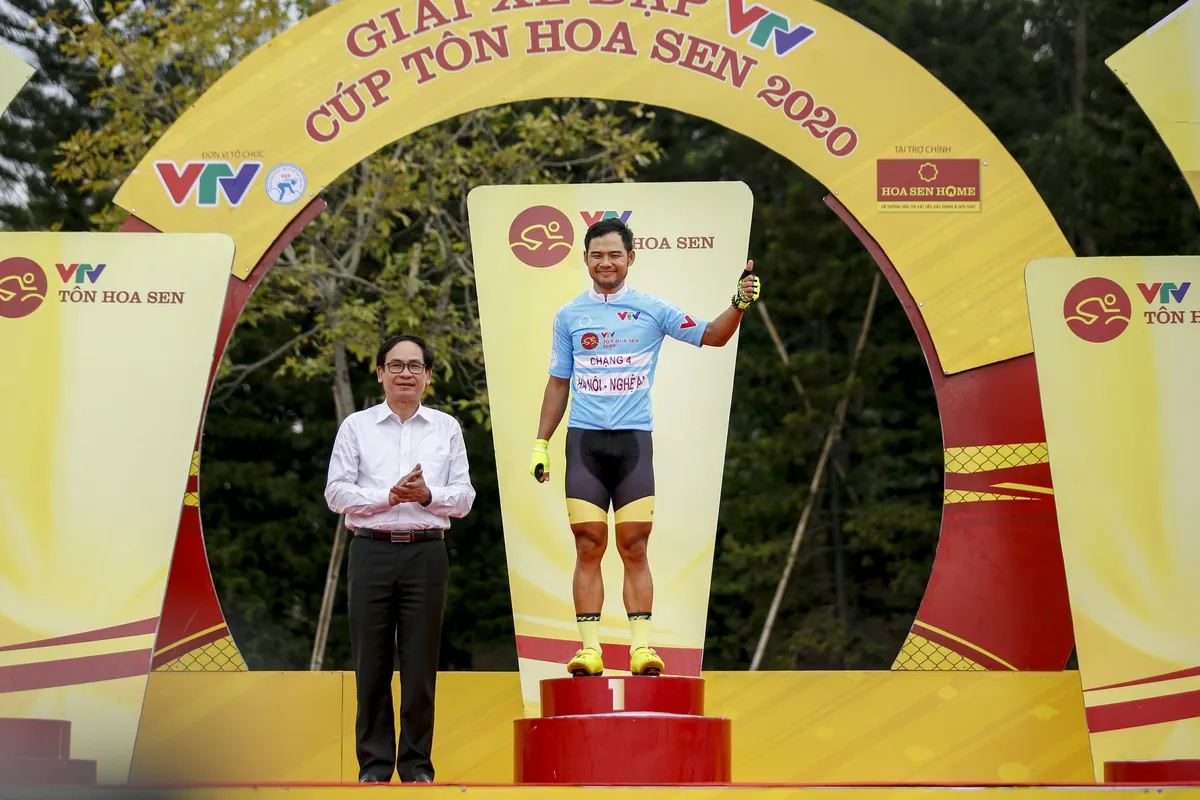 ẢNH: Những khoảnh khắc ấn tượng chặng 4 Giải xe đạp VTV Cúp Tôn Hoa Sen 2020 - Ảnh 13. ẢNH: Những khoảnh khắc ấn tượng chặng 4 Giải xe đạp VTV Cúp Tôn Hoa Sen 2020 - Ảnh 13.