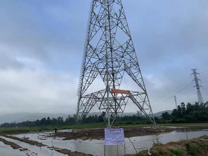 Đường dây 500KV Bắc - Nam mạch 3 chậm tiến độ, miền Nam đối diện nguy cơ thiếu điện - Ảnh 2.