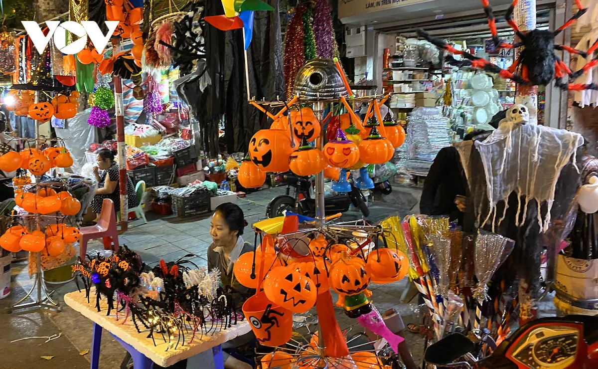 Đồ hóa trang Halloween càng ma quái càng hút khách - Ảnh 5.