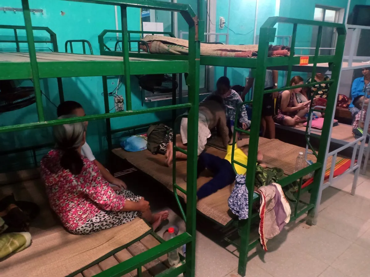 Hội An mưa to, nguy cơ nước biển dâng - Ảnh 2.