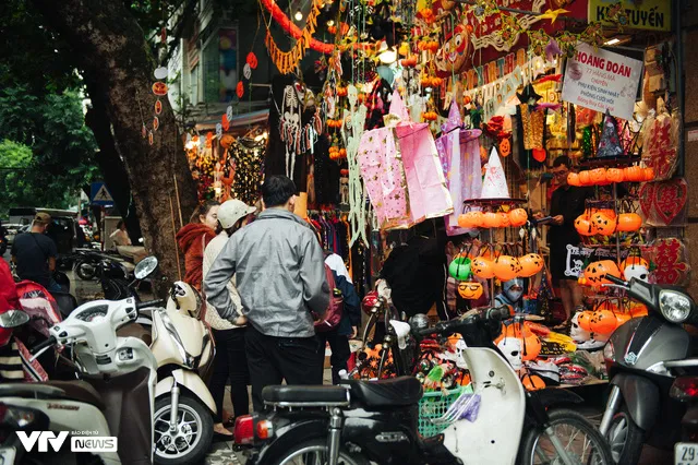 Ma quỷ tràn ngập phố Hàng Mã dịp Halloween - Ảnh 2.