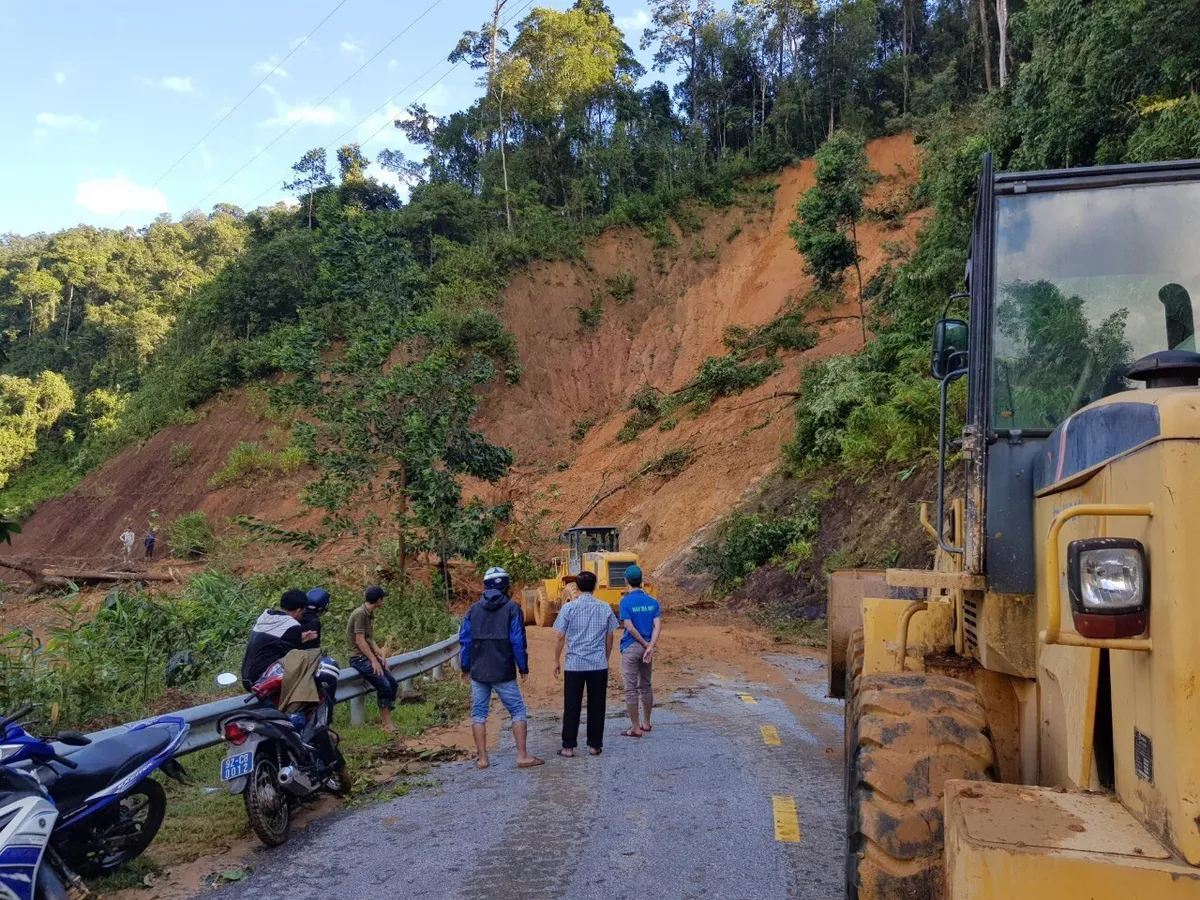 vna_potal_da_tim_thay_11_thi_the_42_nguoi_con_mat_tich_trong_vu_sat_lo_kinh_hoang_tai_quang_nam__084552847_5098847