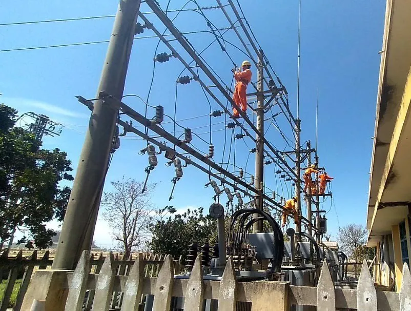 Chậm nhất trong 3 ngày tới, toàn tỉnh Quảng Ngãi có điện trở lại - Ảnh 4. Chậm nhất trong 3 ngày tới, toàn tỉnh Quảng Ngãi có điện trở lại - Ảnh 4.