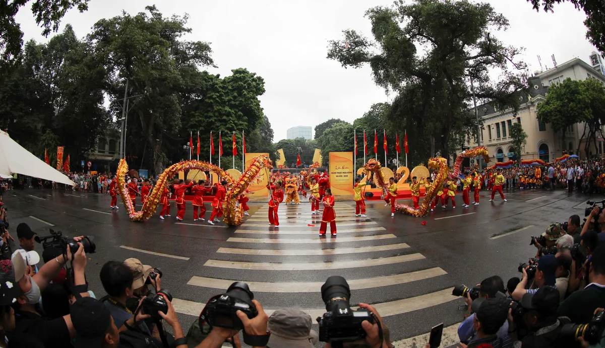 Mãn nhãn Liên hoan nghệ thuật múa Rồng Hà Nội năm 2020 - Ảnh 4.