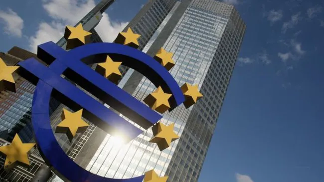 ECB đánh tiếng về khả năng điều chỉnh chính sách tiền tệ vào cuối năm 2020 - Ảnh 1.