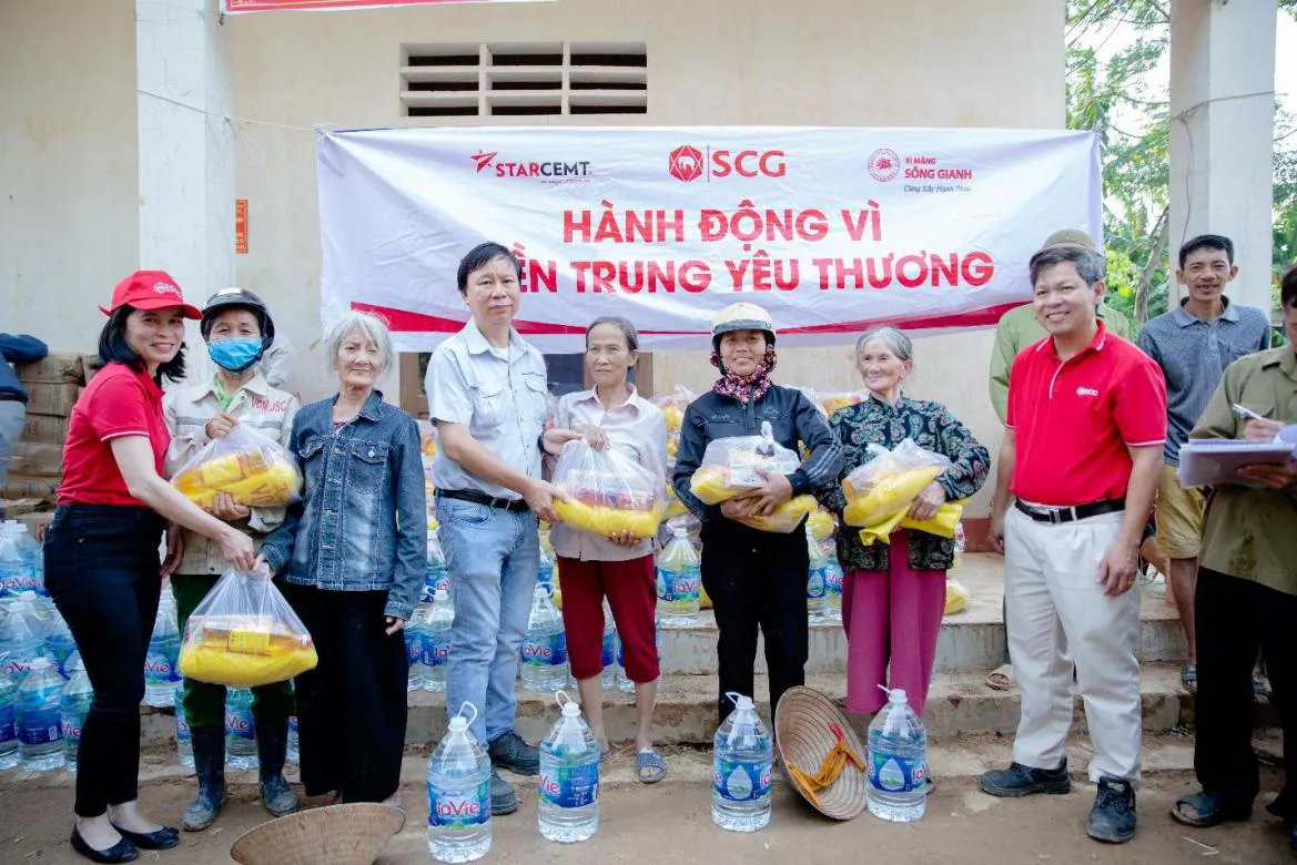 Triển khai chương trình Hành động vì miền Trung yêu thương hỗ trợ đồng bào vùng lũ - Ảnh 1.