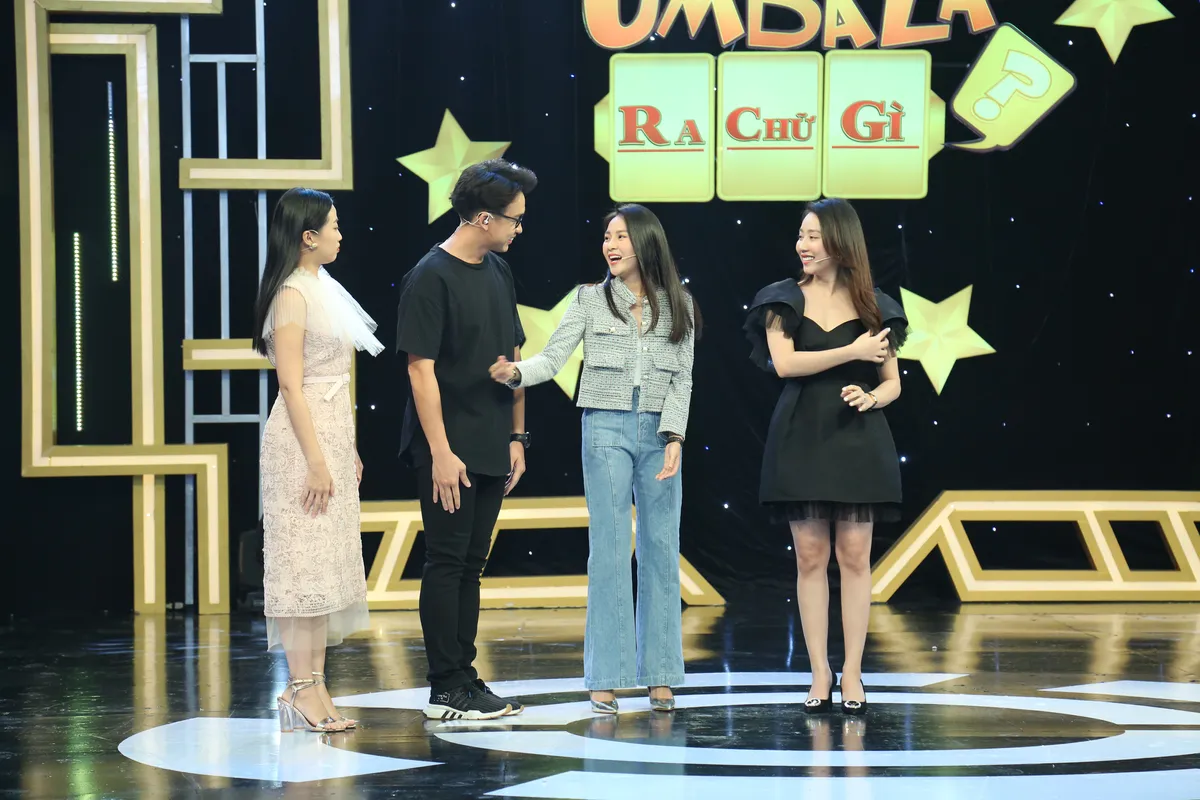 Úm ba la ra chữ gì: Hà Trí Quang chơi gameshow “lầy lội” đến bung cúc quần - Ảnh 5.