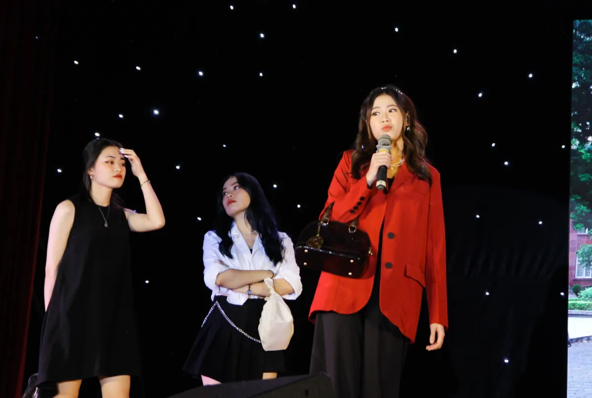 Sinh vi&ecirc;n trường B&aacute;o l&ecirc;n &aacute;n lối sống lầm lạc của giới trẻ đậm chất Halloween - Ảnh 1.