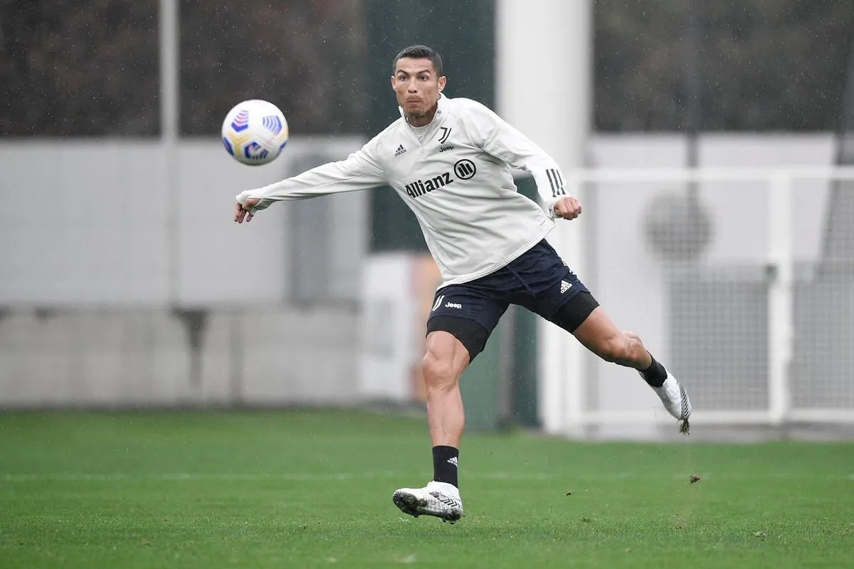 HLV Pirlo tiết lộ điều đáng kinh ngạc về Ronaldo - Ảnh 1. HLV Pirlo tiết lộ điều đáng kinh ngạc về Ronaldo - Ảnh 1.