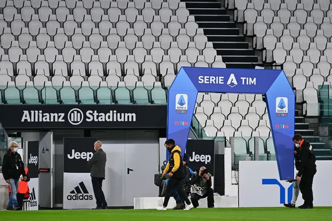 Tranh c&atilde;i xung quanh việc Napoli vắng mặt trong trận đấu với Juventus v&igrave; COVID-19 - Ảnh 1.