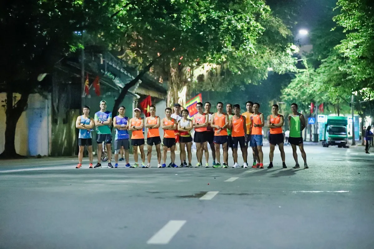 Dàn pacers VPBank Hanoi Marathon ASEAN 2020 khuấy đảo đêm thu Hà Nội - Ảnh 1.