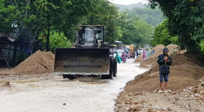 Di dời đất đá, thông tuyến đường Hồ Chí Minh, Quốc lộ 14B - Ảnh 5. Di dời đất đá, thông tuyến đường Hồ Chí Minh, Quốc lộ 14B - Ảnh 5.
