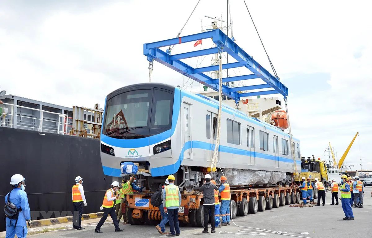 Đoàn tàu Metro số 1 cập bến TP.HCM - Ảnh 1.