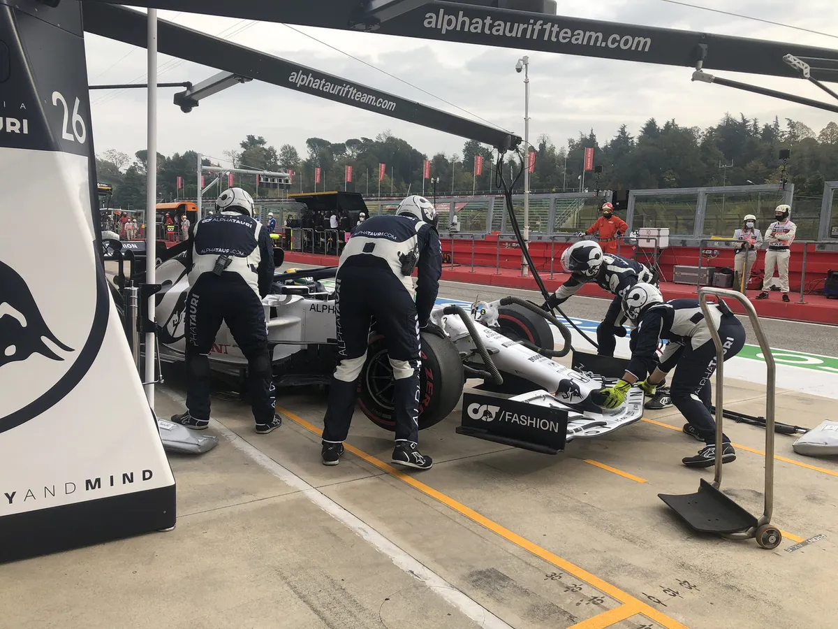 Đua xe F1: Lewis Hamilton giành chiến thắng tại GP Emilia Romagna - Ảnh 3. Đua xe F1: Lewis Hamilton giành chiến thắng tại GP Emilia Romagna - Ảnh 3.