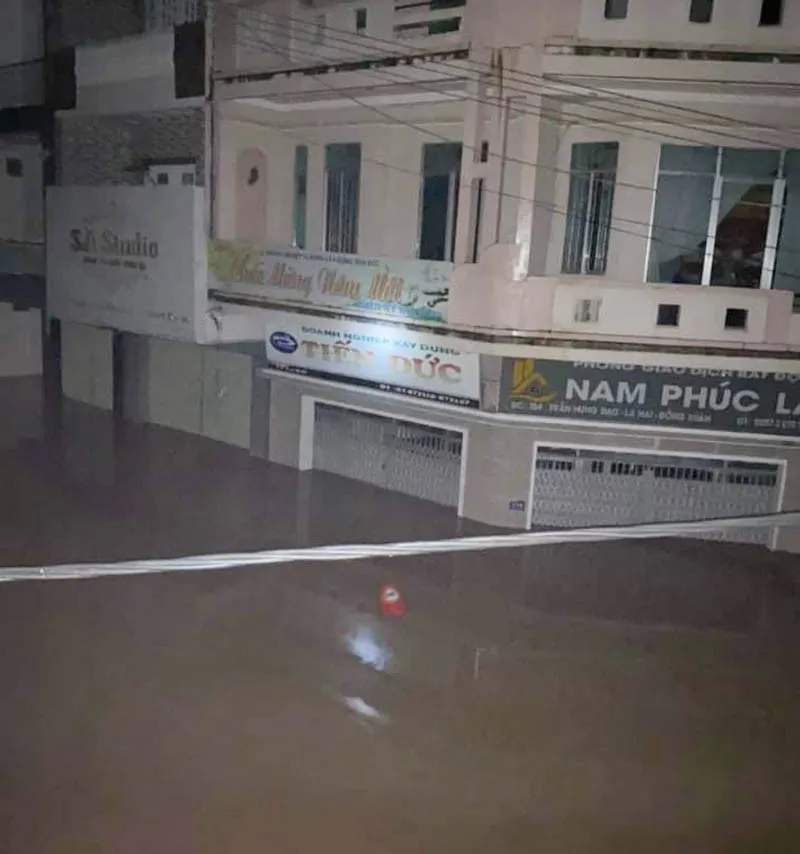 6.000 hộ dân phải sơ tán do lũ tại Phú Yên - Ảnh 1.