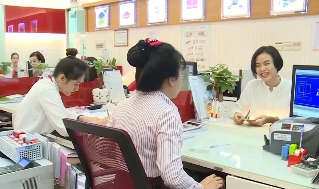 Cuối năm 2020, ngân hàng tấp nập lên sàn, chuyển sàn - Ảnh 2. Cuối năm 2020, ngân hàng tấp nập lên sàn, chuyển sàn - Ảnh 2.