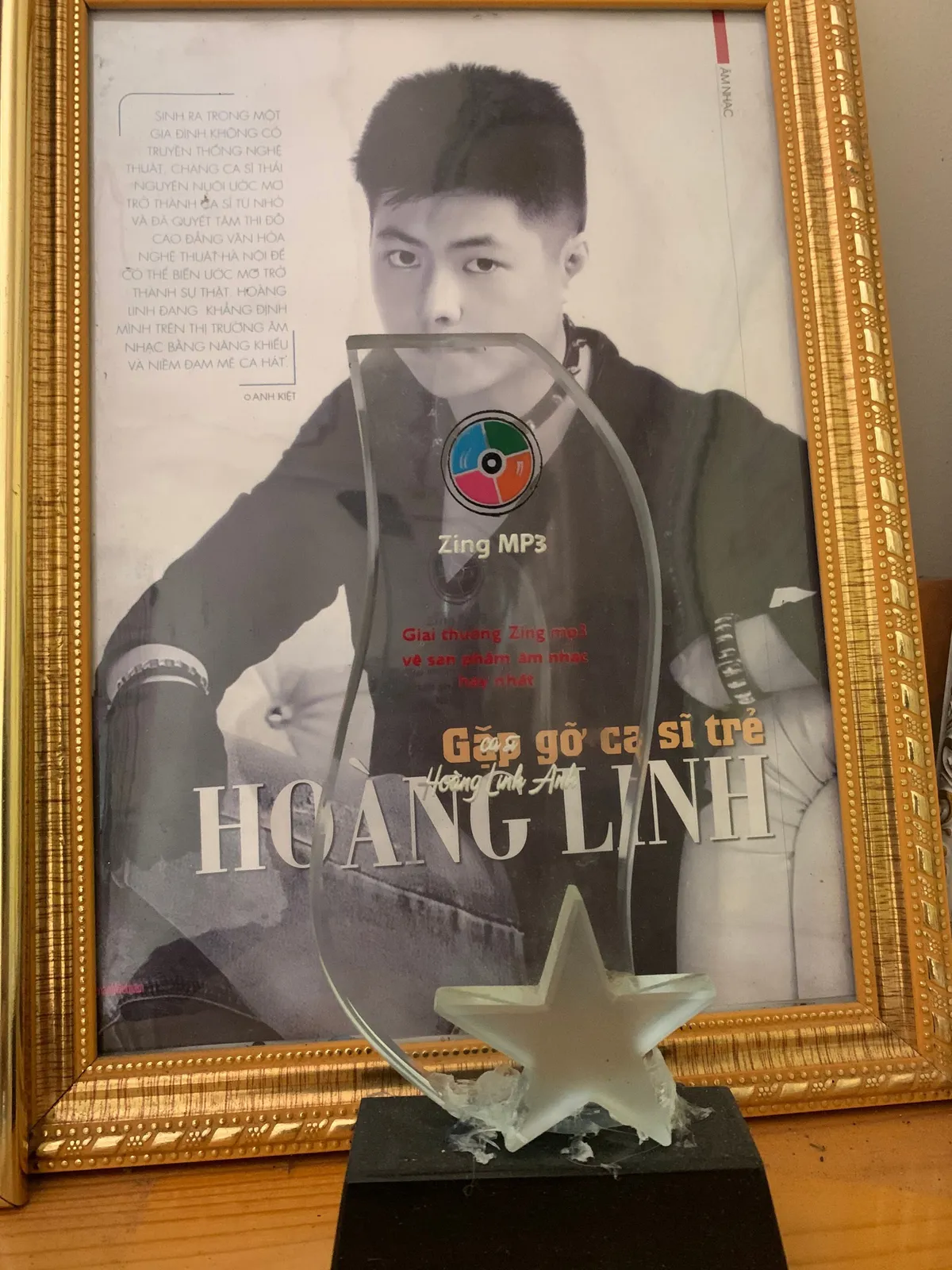 Ho&agrave;ng Linh Anh - Ch&agrave;ng ca sĩ trẻ trở lại với &aacute;nh đ&egrave;n s&acirc;n khấu - Ảnh 2.