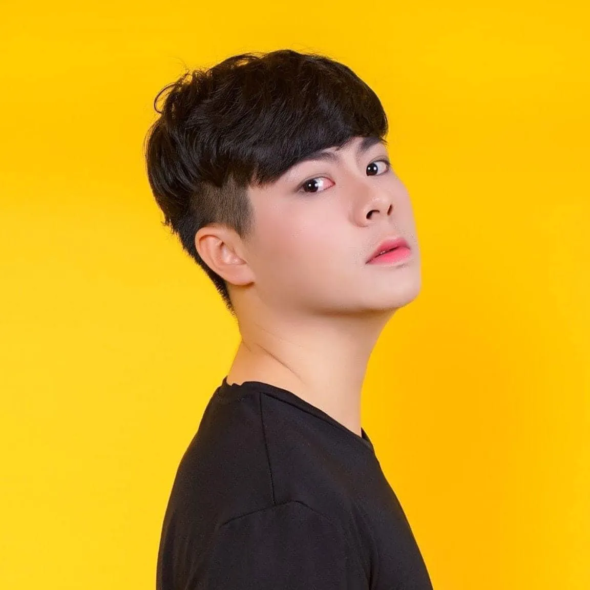 Ho&agrave;ng Linh Anh - Ch&agrave;ng ca sĩ trẻ trở lại với &aacute;nh đ&egrave;n s&acirc;n khấu - Ảnh 5.