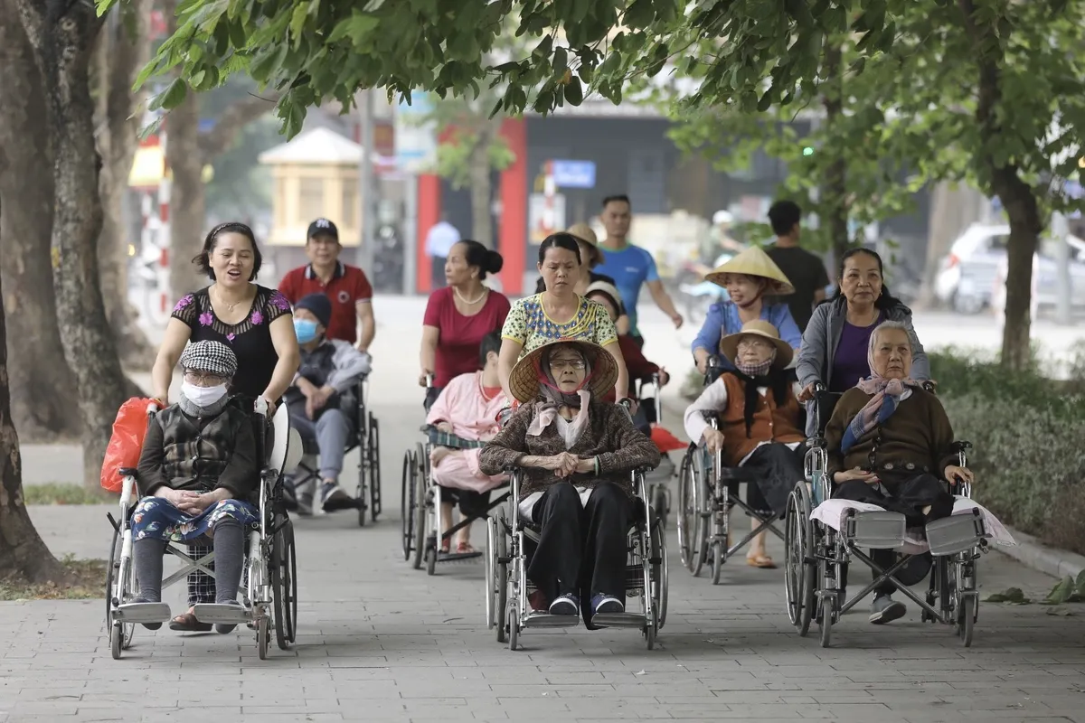 Cần nâng cao ý thức tự giác, đẩy lùi tâm lý chủ quan trong phòng chống dịch COVID-19 - Ảnh 1.