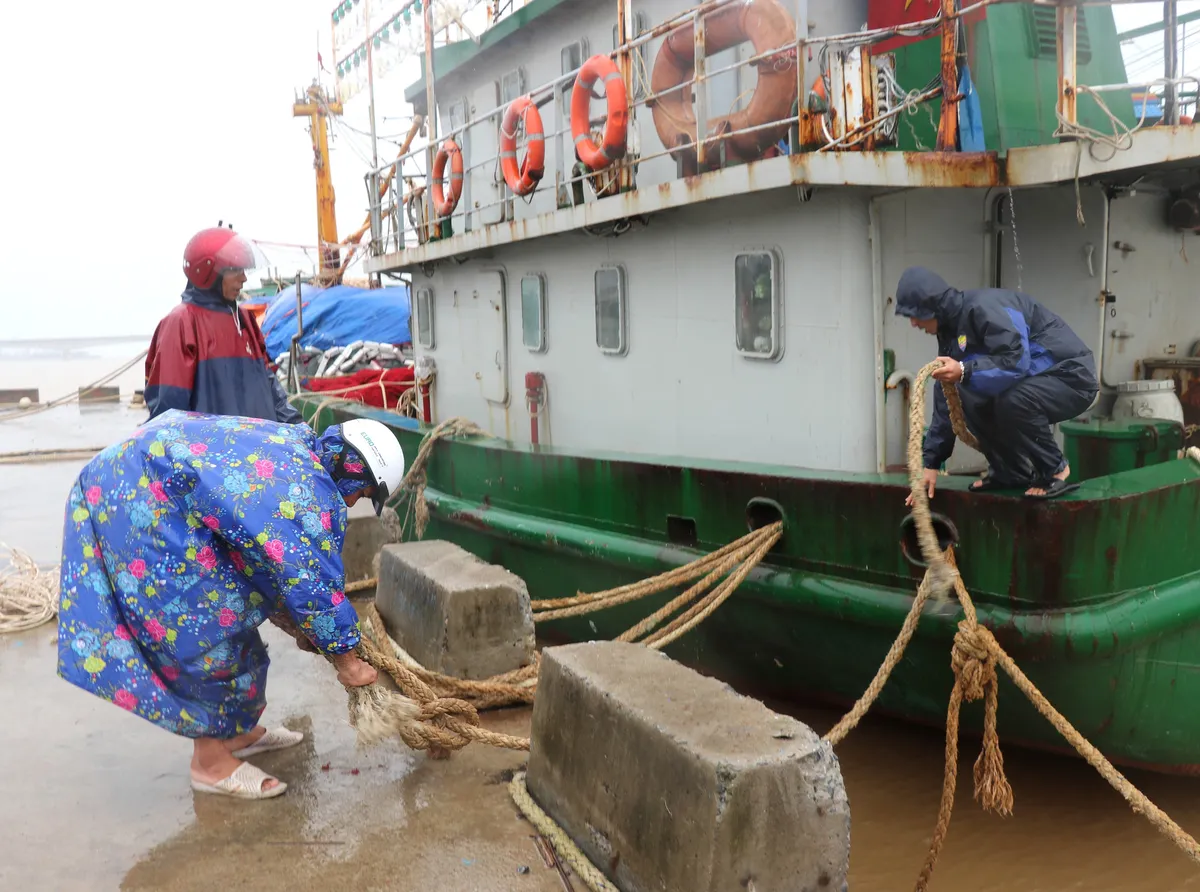 Các tỉnh miền Trung ứng phó với bão, sẽ đóng đường nếu gió bão mạnh cấp 8 - Ảnh 2.