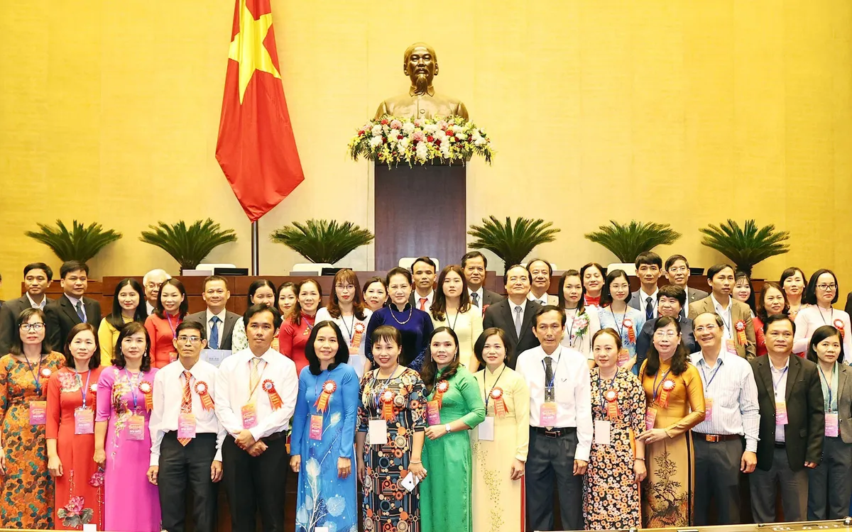 Chủ tịch Quốc hội: Giáo dục để khơi dậy khát vọng phát triển đất nước - Ảnh 1.