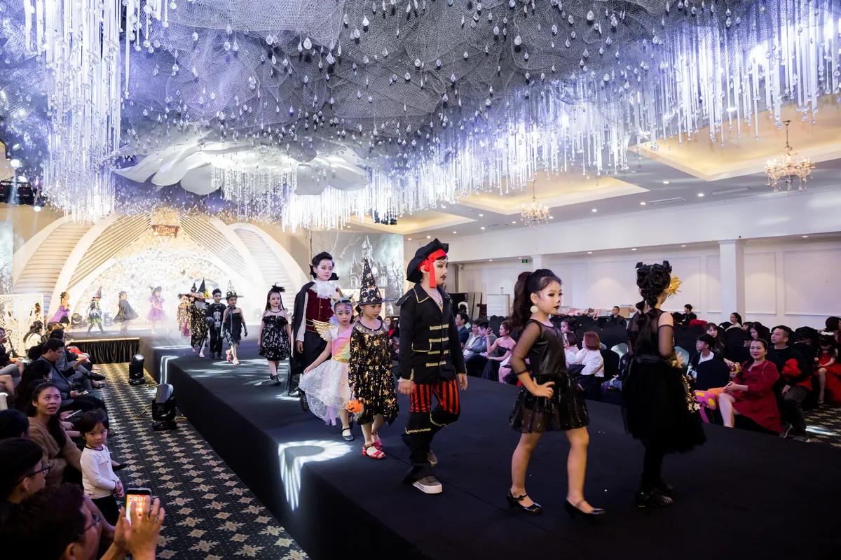 Phát động quỹ ủng hộ miền Trung sau Đêm Huyền Bí Fashion show - Ảnh 2.