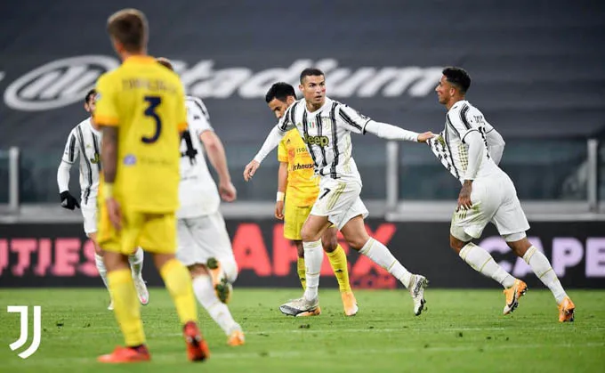 Juventus 2-0 Cagliari: Ronaldo lập cú đúp, Juventus áp sát ngôi đầu - Ảnh 3.