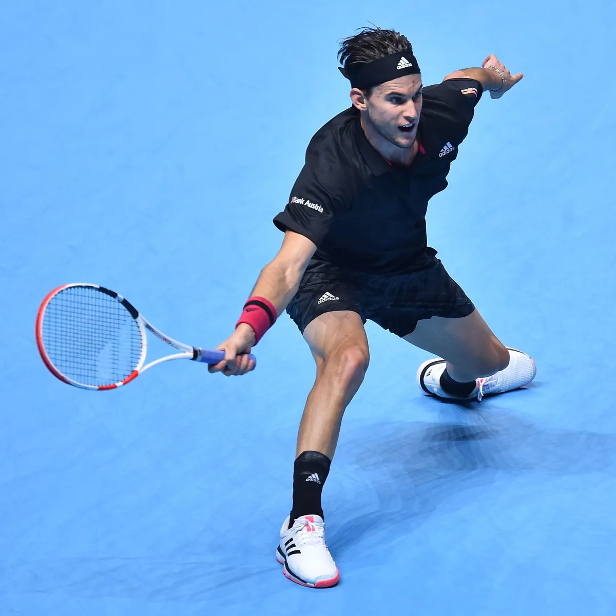 Vượt qua Thiem, Daniil Medvedev v&ocirc; địch ATP Finals 2020 - Ảnh 2.