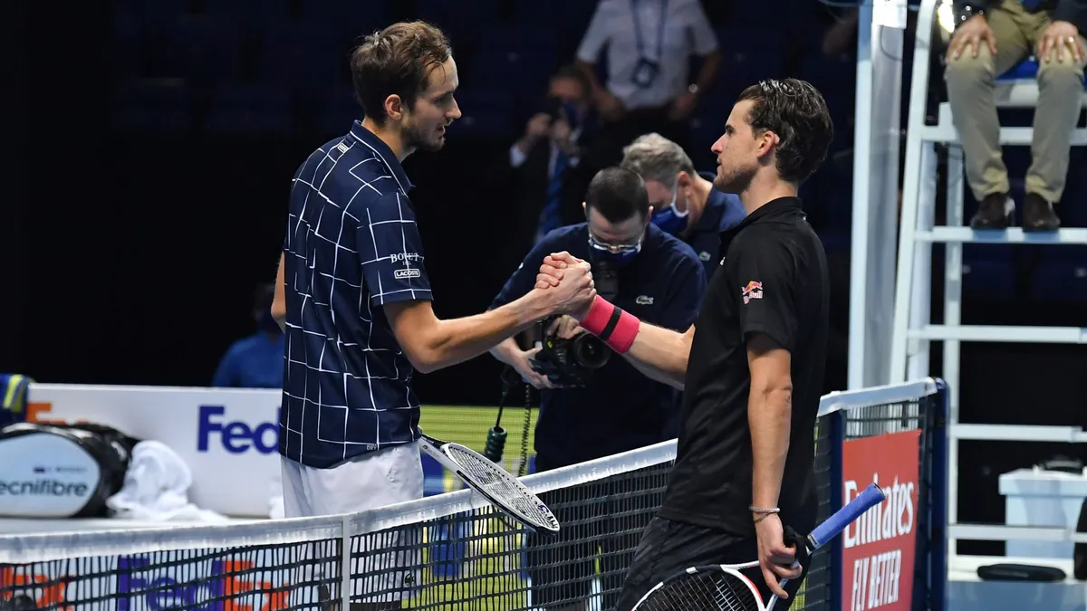 Vượt qua Thiem, Daniil Medvedev v&ocirc; địch ATP Finals 2020 - Ảnh 3.