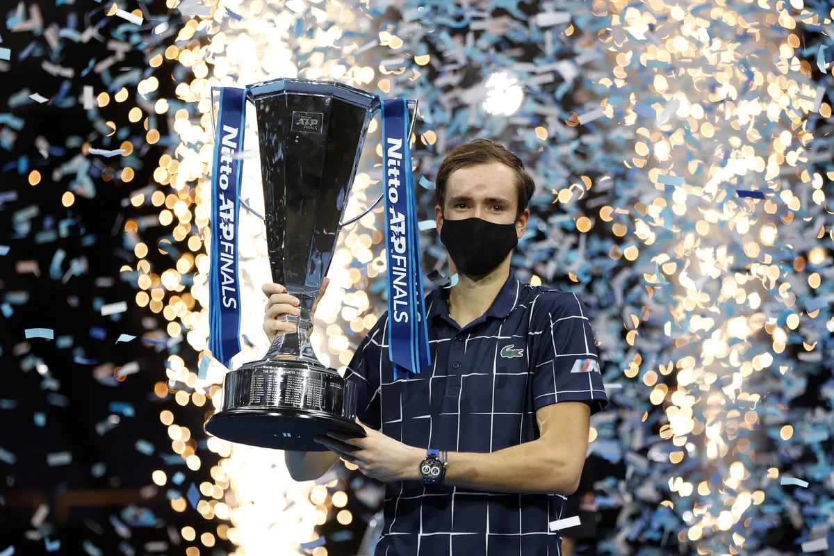Vượt qua Thiem, Daniil Medvedev v&ocirc; địch ATP Finals 2020 - Ảnh 4.