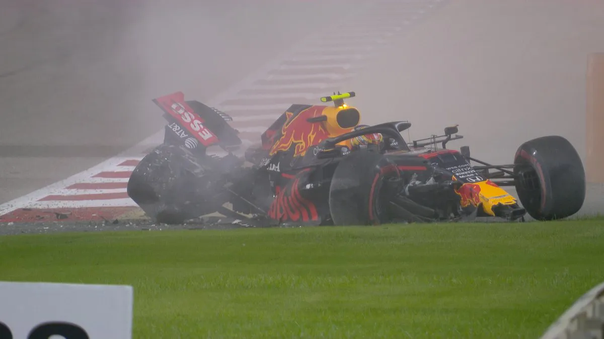 Lewis Hamilton tiếp tục áp đảo ở ngày chạy thử GP Bahrain - Ảnh 2. Lewis Hamilton tiếp tục áp đảo ở ngày chạy thử GP Bahrain - Ảnh 2.