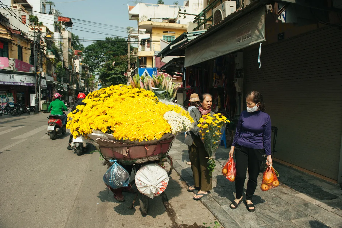 Miền Bắc trở gió, người Hà Nội làm gì? - Ảnh 1.