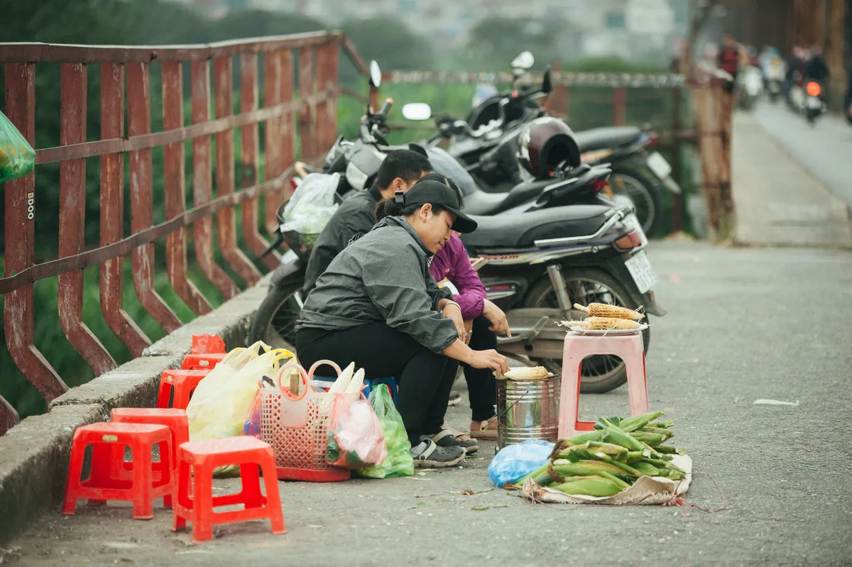 Miền Bắc trở gió, người Hà Nội làm gì? - Ảnh 3.