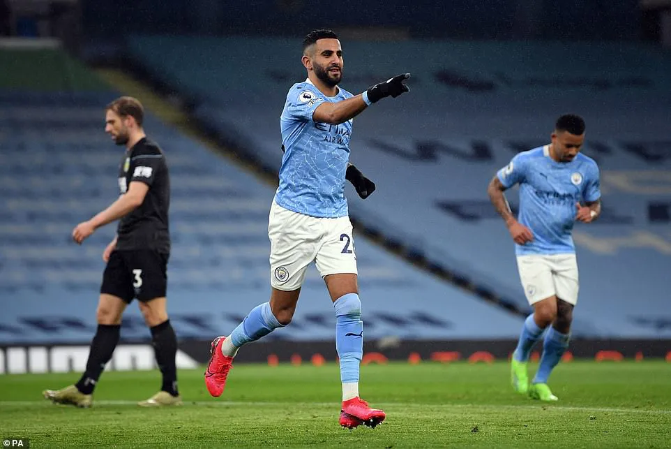 Man City 5-0 Burnley: Mahrez lập hat-trick ấn tượng! - Ảnh 1. Man City 5-0 Burnley: Mahrez lập hat-trick ấn tượng! - Ảnh 1.