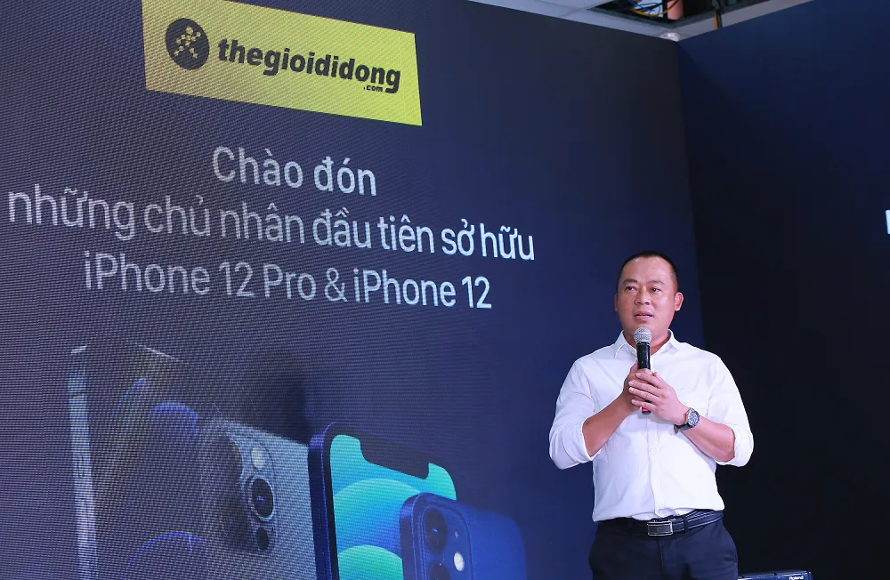 Ngày mở bán iPhone 12 tại Thế Giới Di Động: Đông nghịt khách từ online đến offline - Ảnh 2.