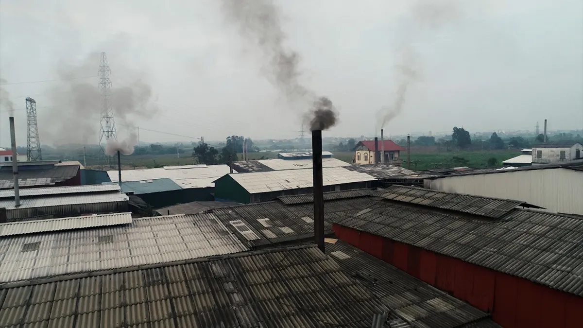 Người g&acirc;y &ocirc; nhiễm phải trả tiền - Khi quy định chỉ nằm tr&ecirc;n giấy! - Ảnh 1.