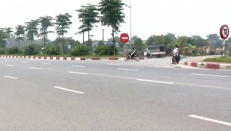 Điểm quay đầu xe đầy &aacute;m ảnh tại H&agrave; Nội - Ảnh 1.