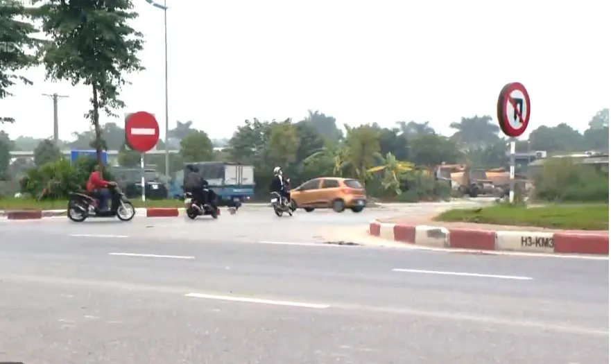 Điểm quay đầu xe đầy &aacute;m ảnh tại H&agrave; Nội - Ảnh 2.