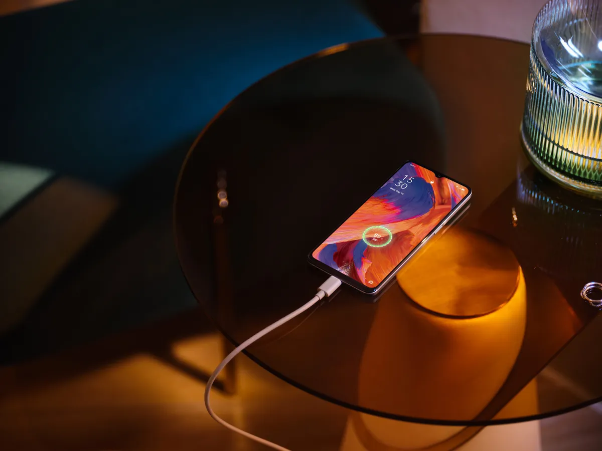 Oppo A73 ch&iacute;nh thức l&ecirc;n kệ: Thiết kế mỏng, sạc nhanh, gi&aacute; 4,5 triệu đồng - Ảnh 3.