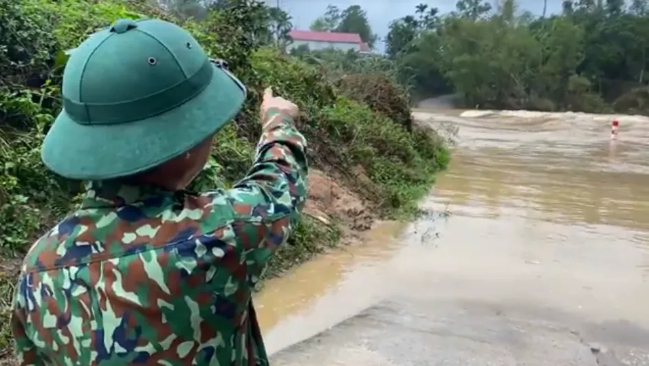 Huyện Nam Trà My (Quảng Nam) bị chia cắt trở lại - Ảnh 1.