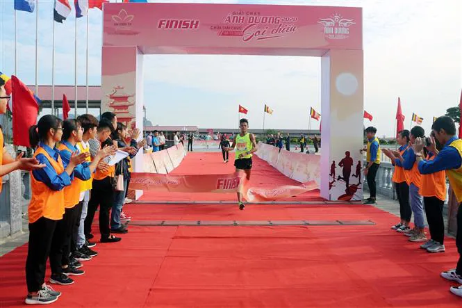 Gần 1500 người tham gia giải Ánh Dương Soi Chiếu Half Marathon 2020 - Ảnh 4.