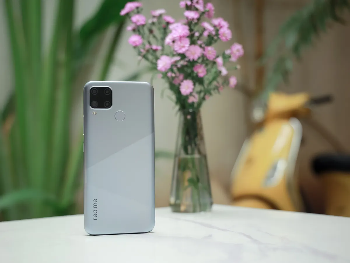 Trên tay Realme C15: Màn hình 6,5 inch, 4 camera sau, pin 6.000 mAh - Ảnh 3.