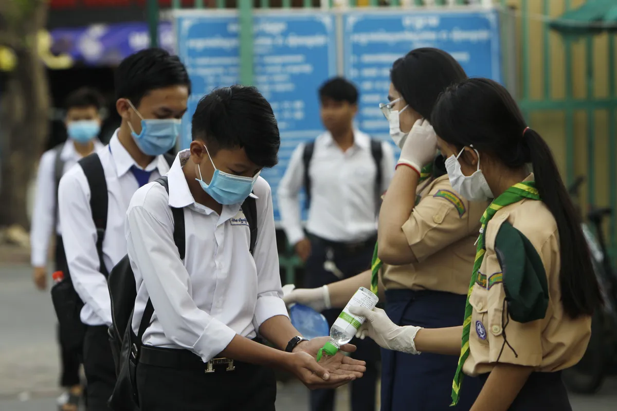 Campuchia đóng cửa tất cả trường học và trung tâm giải trí vì COVID-19 - Ảnh 2.