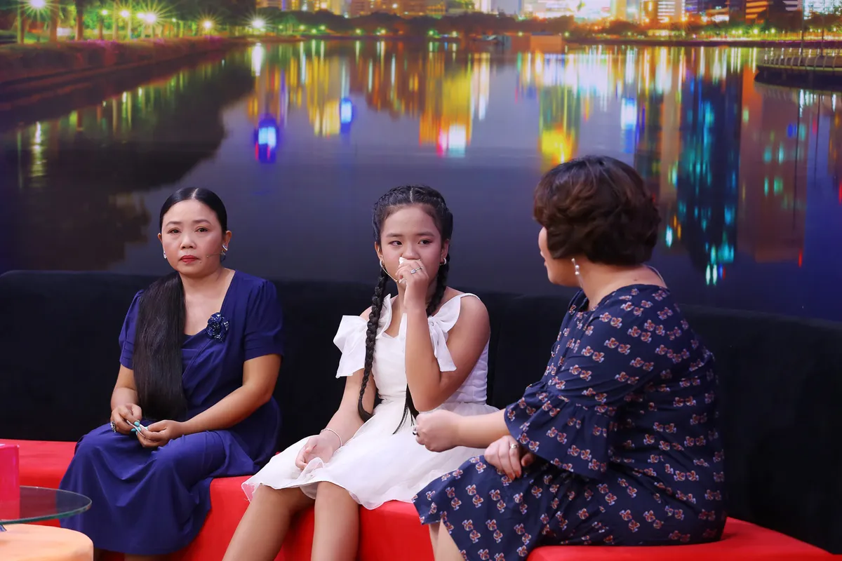 Giọt nước mắt bất hạnh của người mẹ bị chồng tâm thần bạo hành, con trai 17 tuổi bỏ nhà “đi bụi” - Ảnh 1. Giọt nước mắt bất hạnh của người mẹ bị chồng tâm thần bạo hành, con trai 17 tuổi bỏ nhà “đi bụi” - Ảnh 1.
